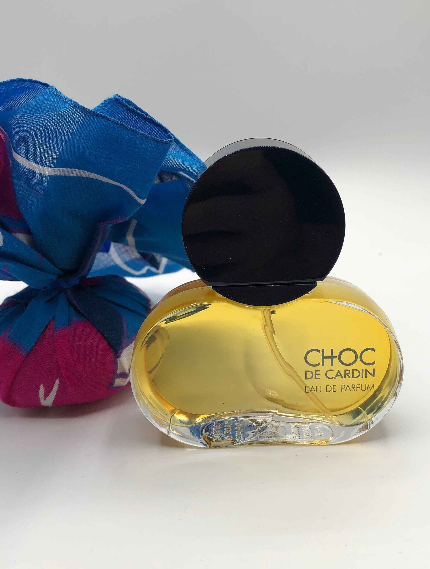 Confezione Choc de Cardin di Cardin Eau de Parfum 50 ml Spray + perle schiumose per bagno + foulard Vintage Rare